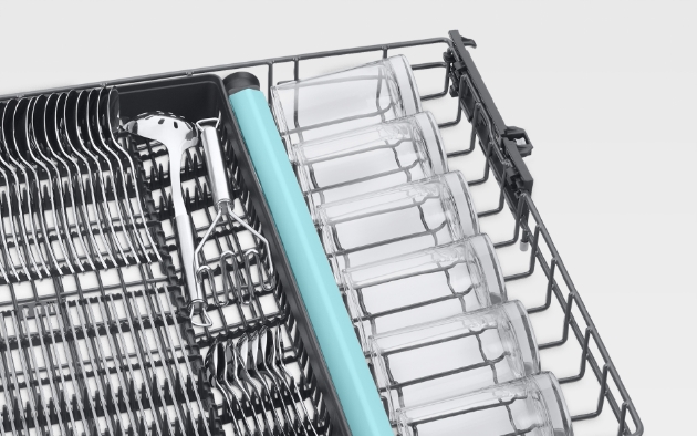 A close-up image of the blue cup-washing nozzle inside the 2025 BESPOKE AI Dishwasher's interior basket. Cups are neatly aligned next to the nozzle without any gaps